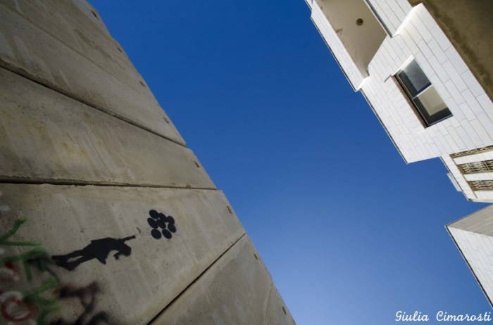 banksy-girl-balloons-800x529